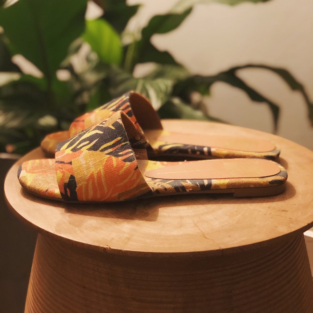 Dolce Vita Tropical Print “Dori” Slides